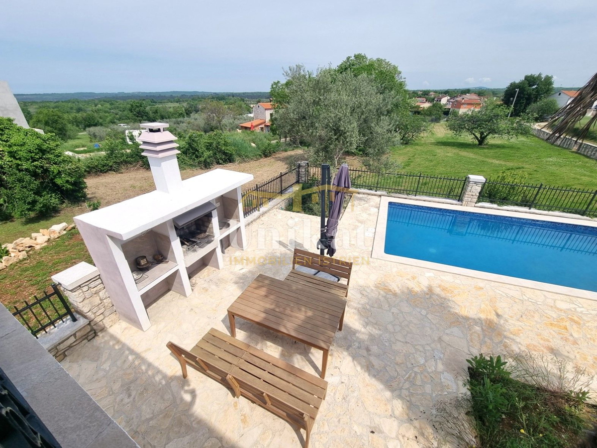 Casa in pietra ristrutturata con piscina a 3 km dal mare